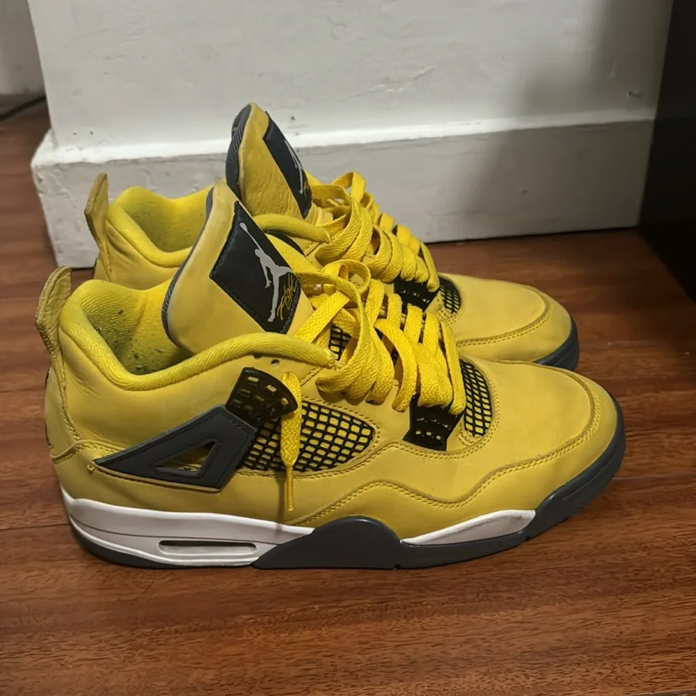 Jordan 4 Lightning